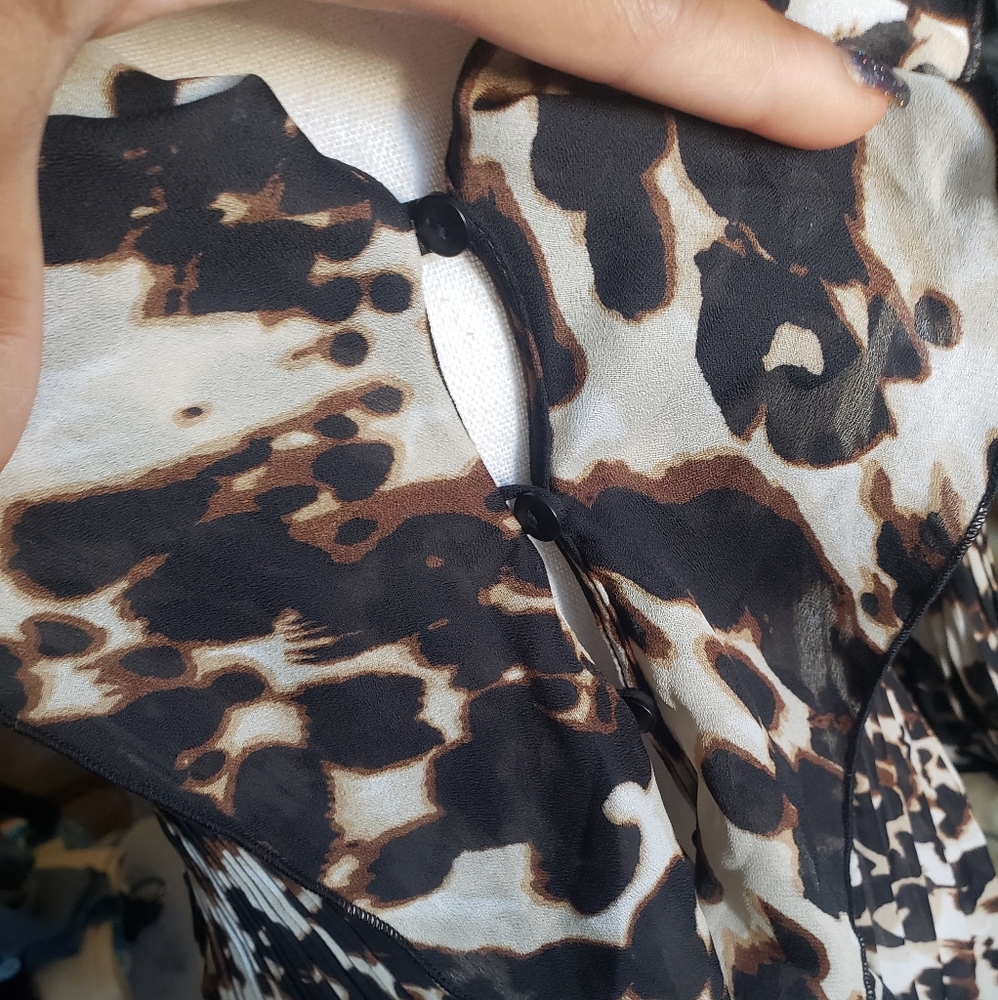 LEAPORD PRINT RUFFLED TOP - Picture 5 of 9